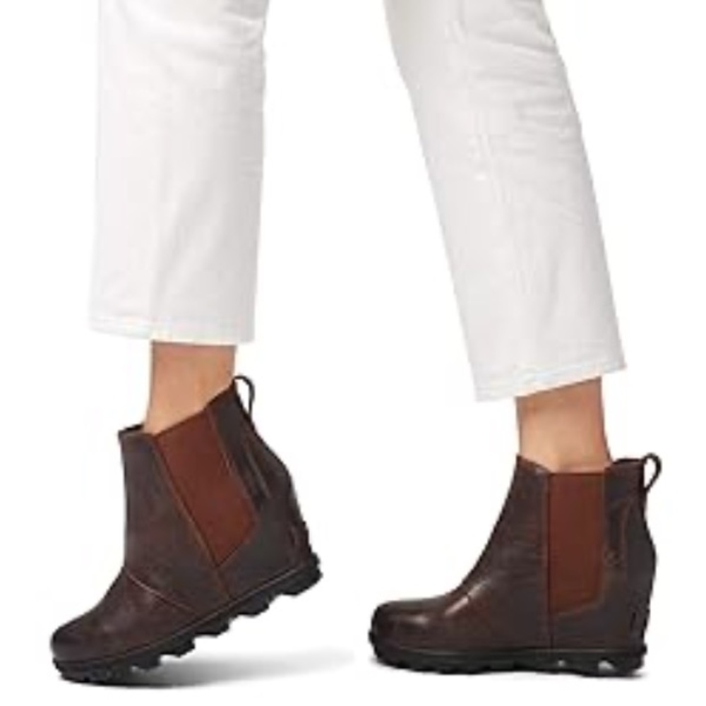Sorel Women's Joan Of Arctic Wedge II Pebbled-Leather Booties Chelsea. Size 6